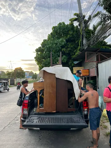 Upright piano loading & delivery