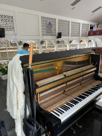 Upright piano · on-site tuning