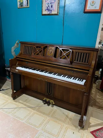 Samick console piano