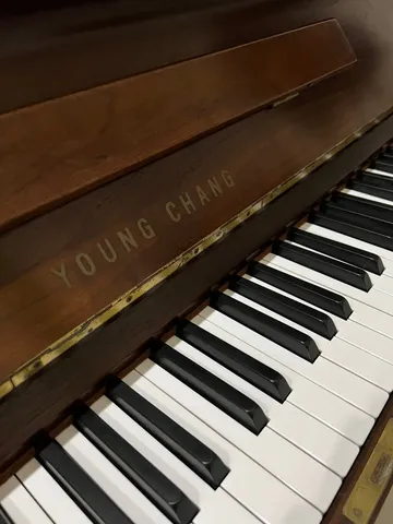 Young Chang keyboard detail