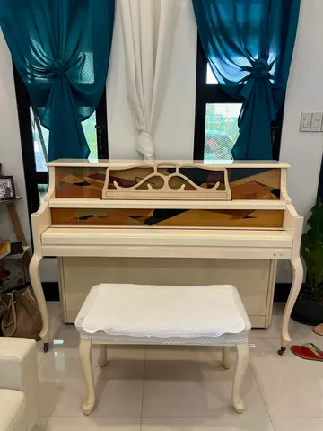 White console piano