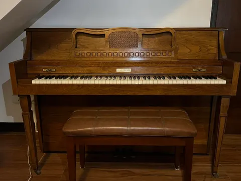 Baldwin console piano